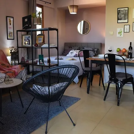 Amalia's Serendipity - Lights & Mountain Vistas Hotel Kalamata