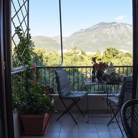 Amalia's Serendipity - Lights & Mountain Vistas Hotel